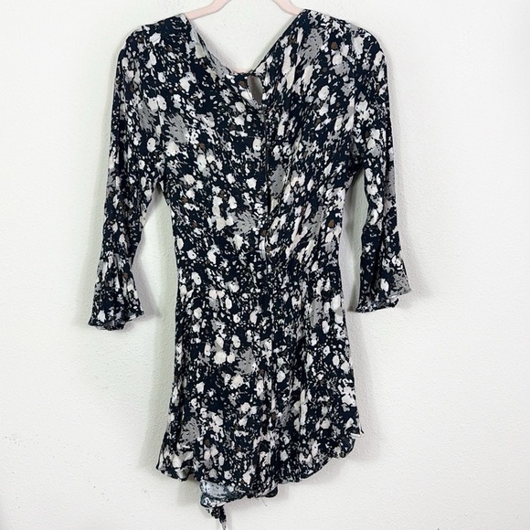 Free People Floral Romper Playsuit Black All The Right Ruffles Bell Sleeve M - Picture 11 of 15